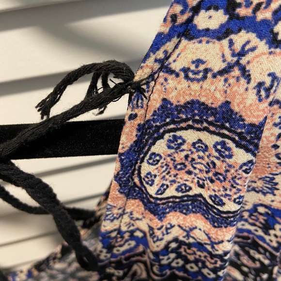 ASTR Floral Cold Shoulder Mini Dress - Picture 4 of 5